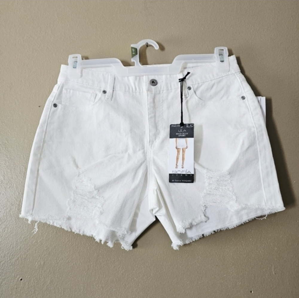 β’Sofia Vergara Women's White Distressed Denim Shorts - Picture 7 of 7